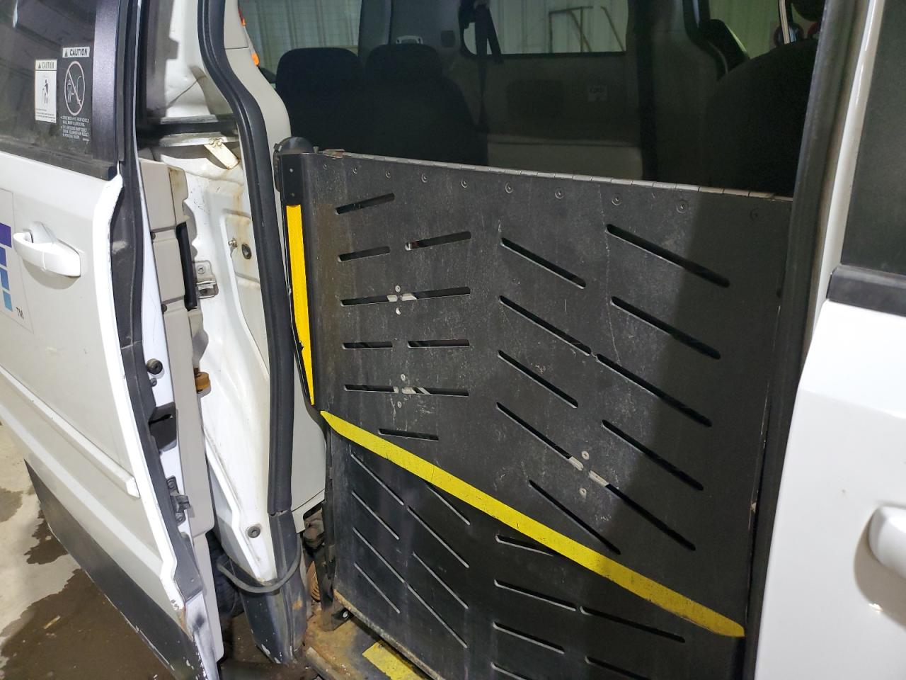 2016 Dodge Caravan - Image 11