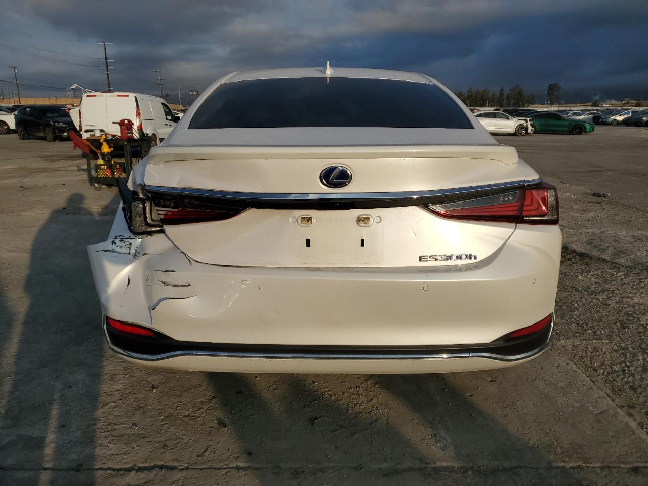 2021 Lexus ES - Image 6
