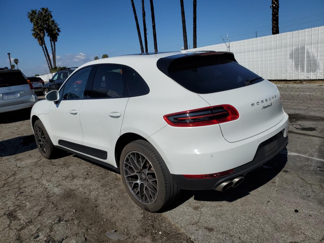 2018 Porsche Macan - Image 2