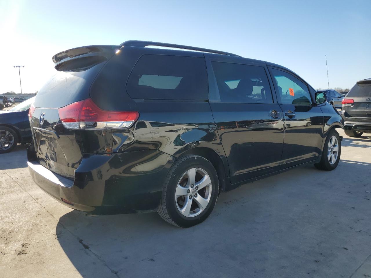 2011 Toyota Sienna - Image 3