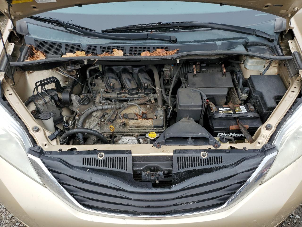 2011 Toyota Sienna - Image 12