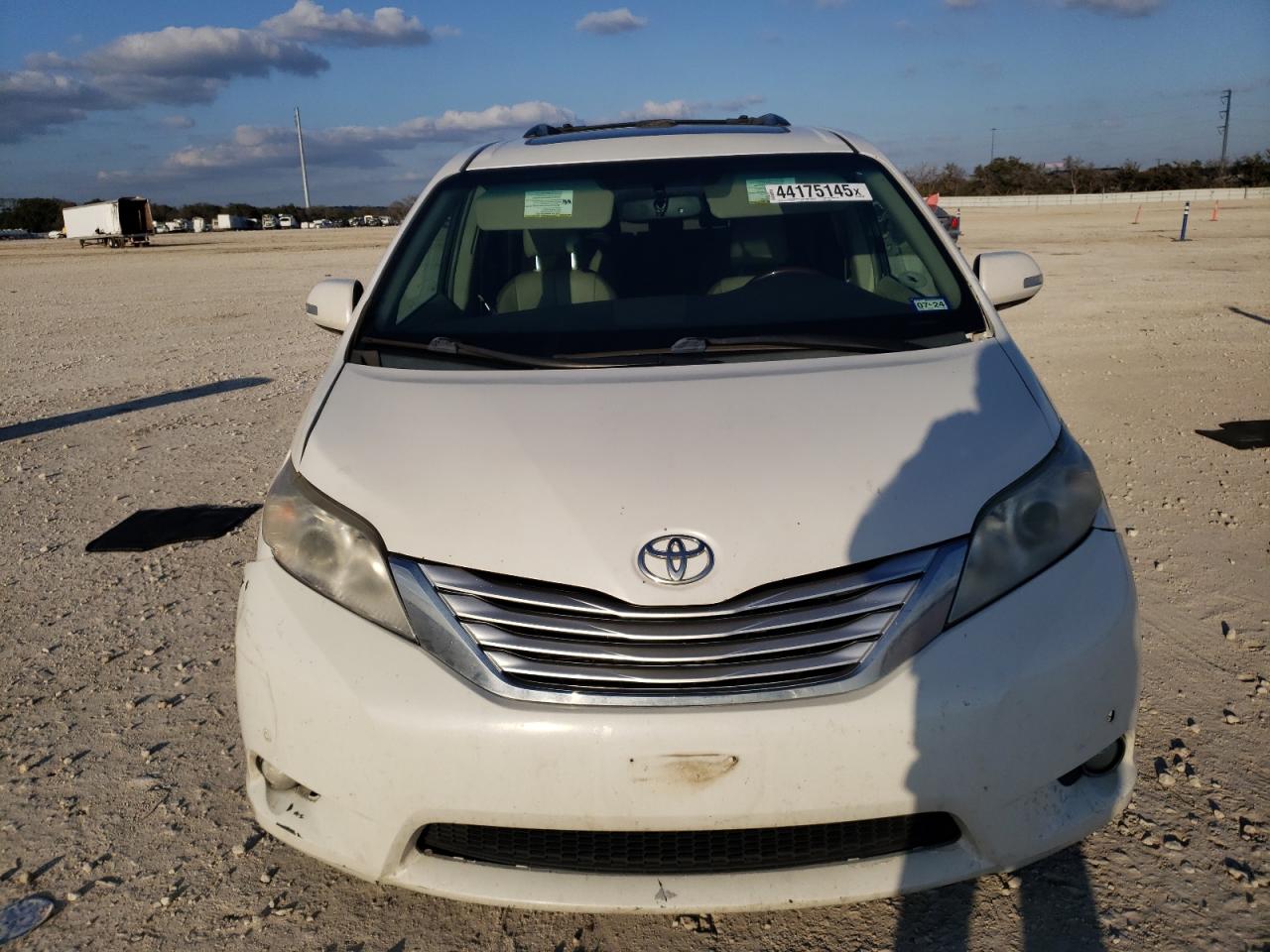 2014 Toyota Sienna - Image 5