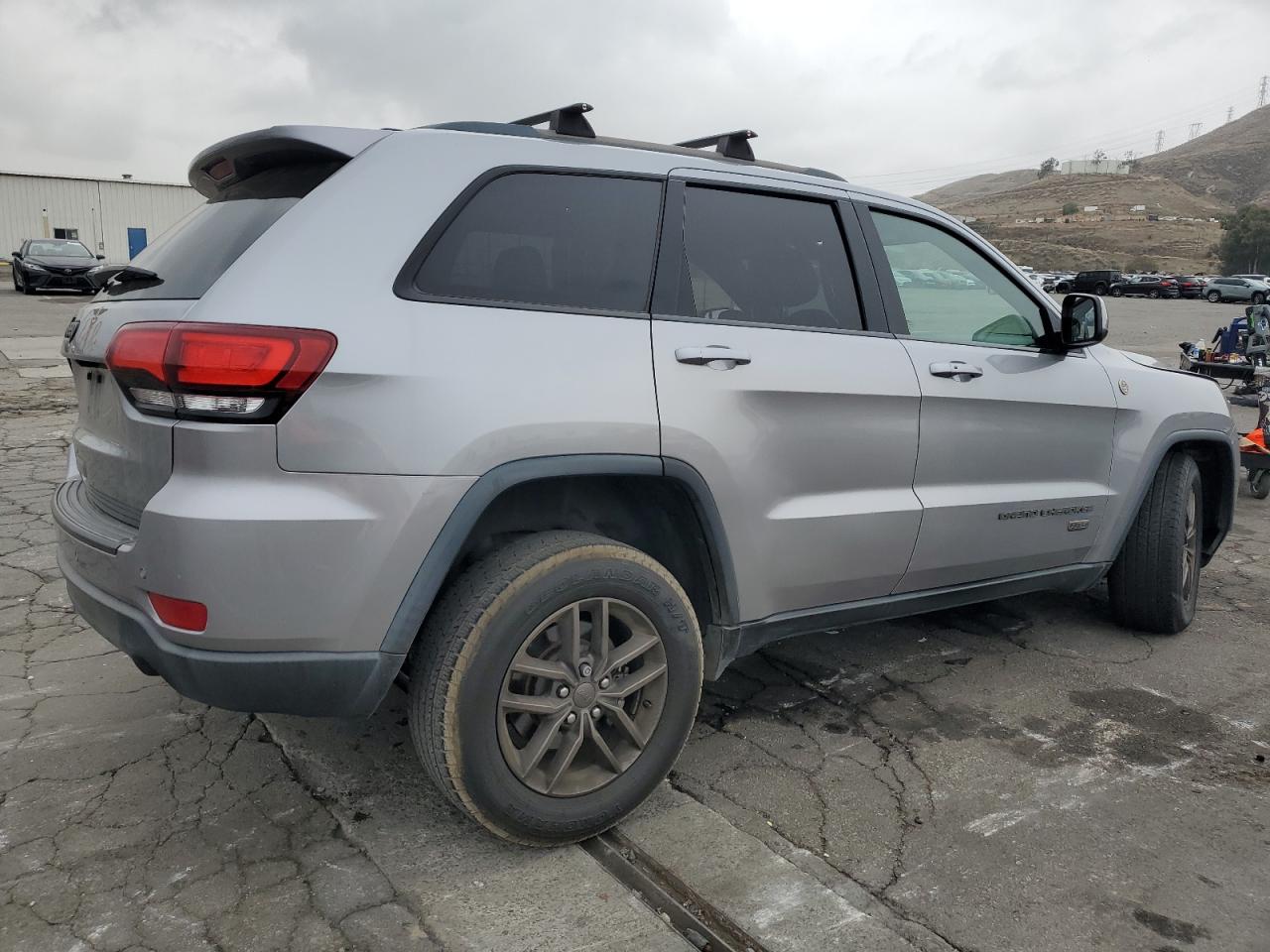 2016 Jeep Grand Cherokee - Image 3