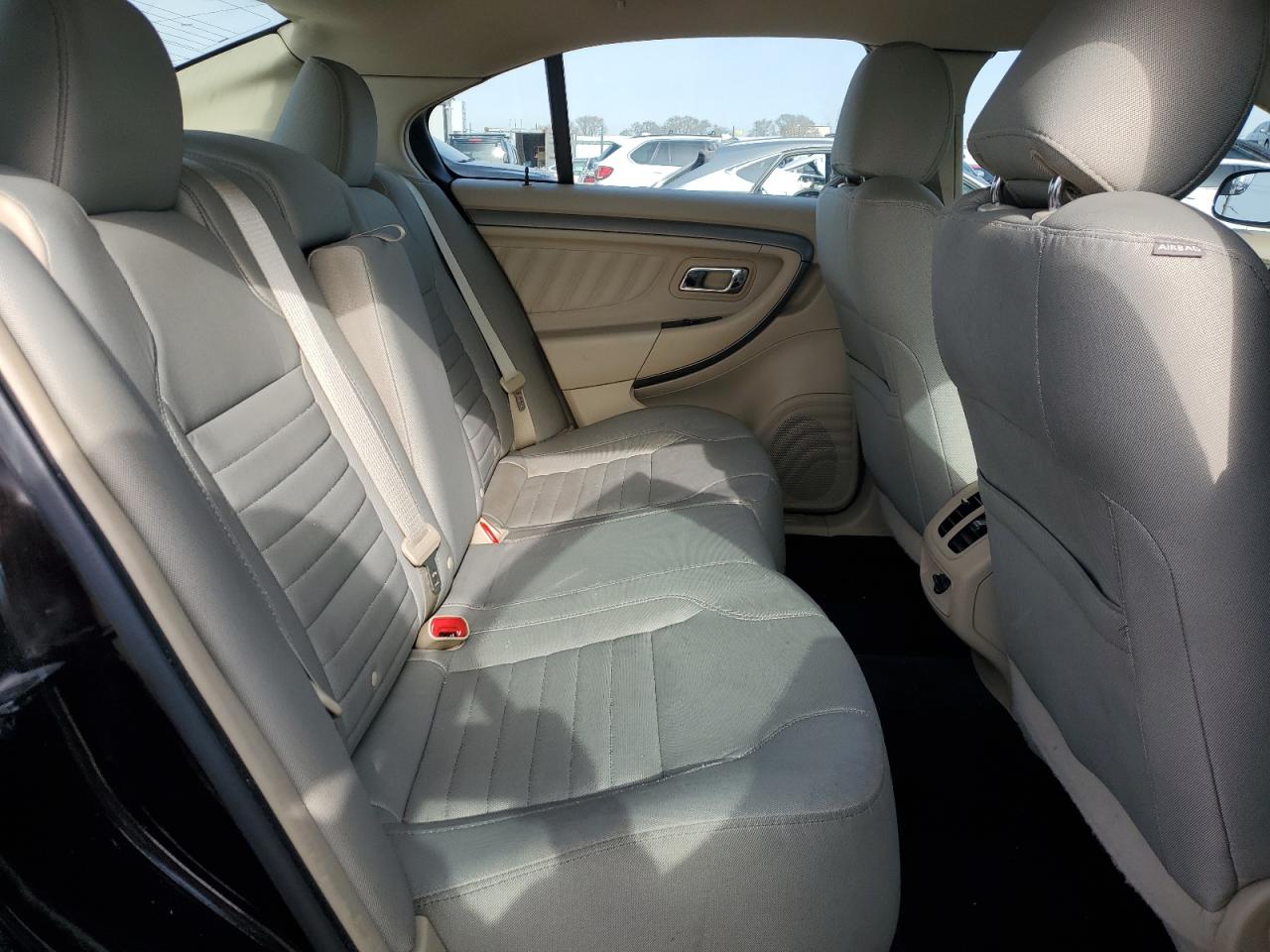 2014 Ford Taurus - Image 10