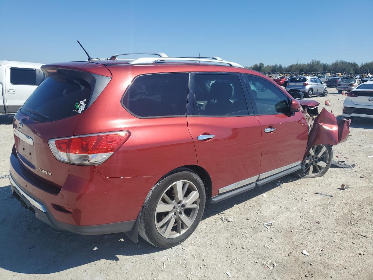 2014 Nissan Pathfinder - Image 3