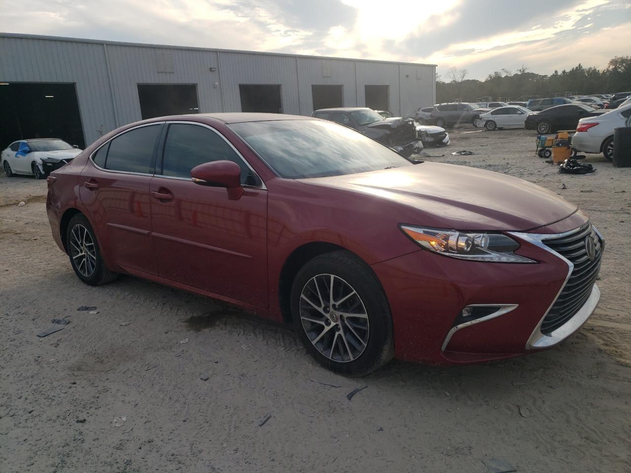 2017 Lexus ES - Image 4