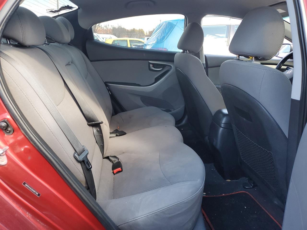 2016 Hyundai Elantra - Image 10
