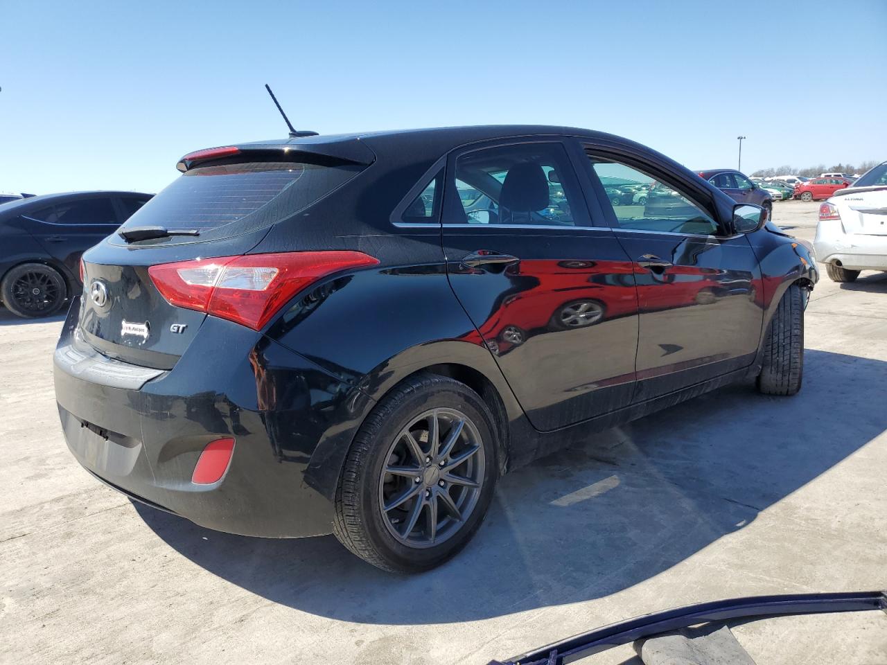2016 Hyundai Elantra - Image 3