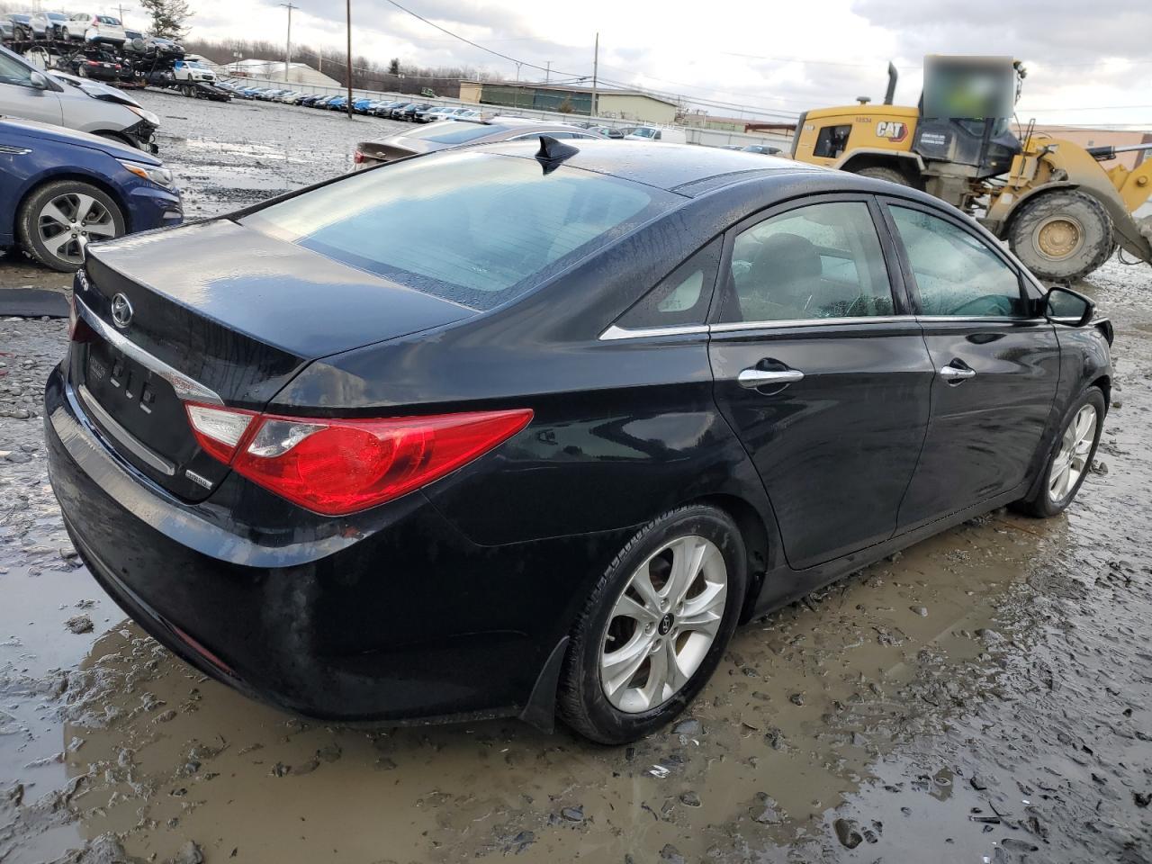 2013 Hyundai Sonata - Image 3