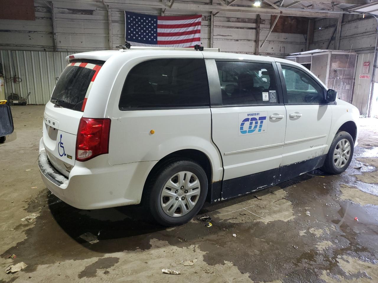 2016 Dodge Caravan - Image 3