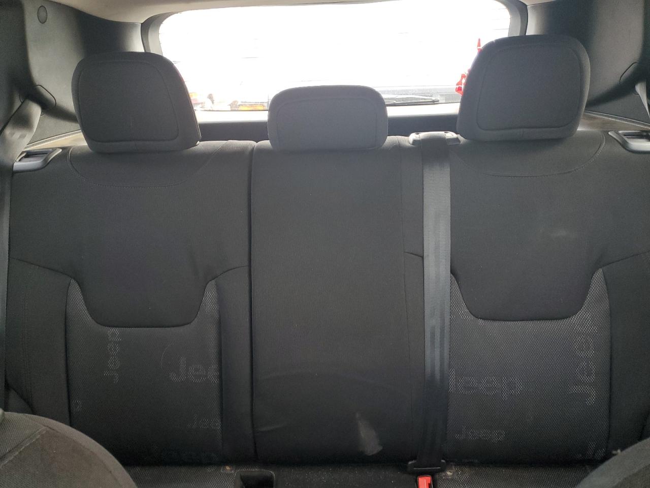 2017 Jeep Renegade - Image 10