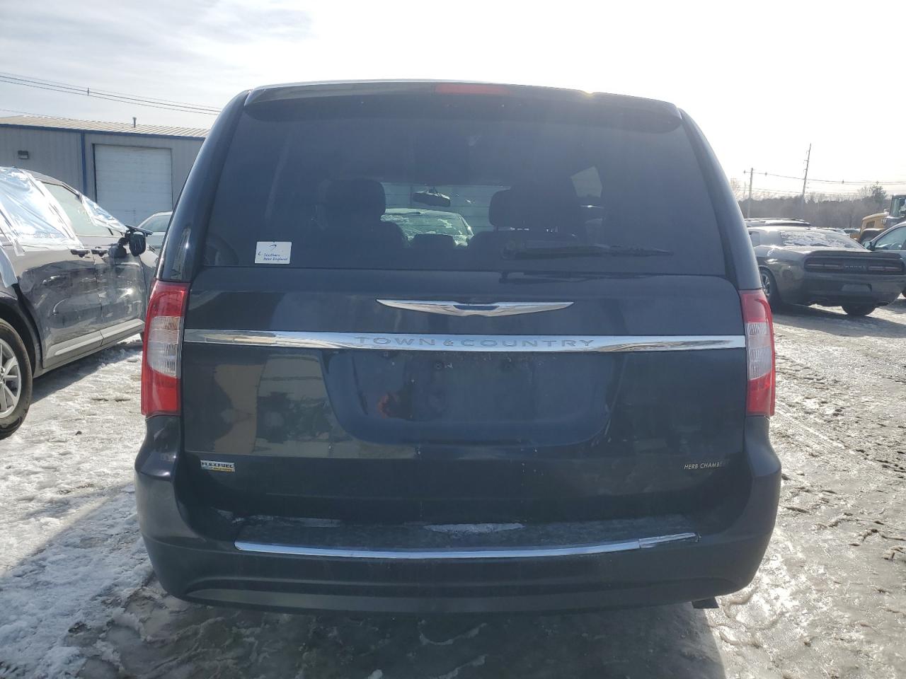 2015 Chrysler Town & Country - Image 6