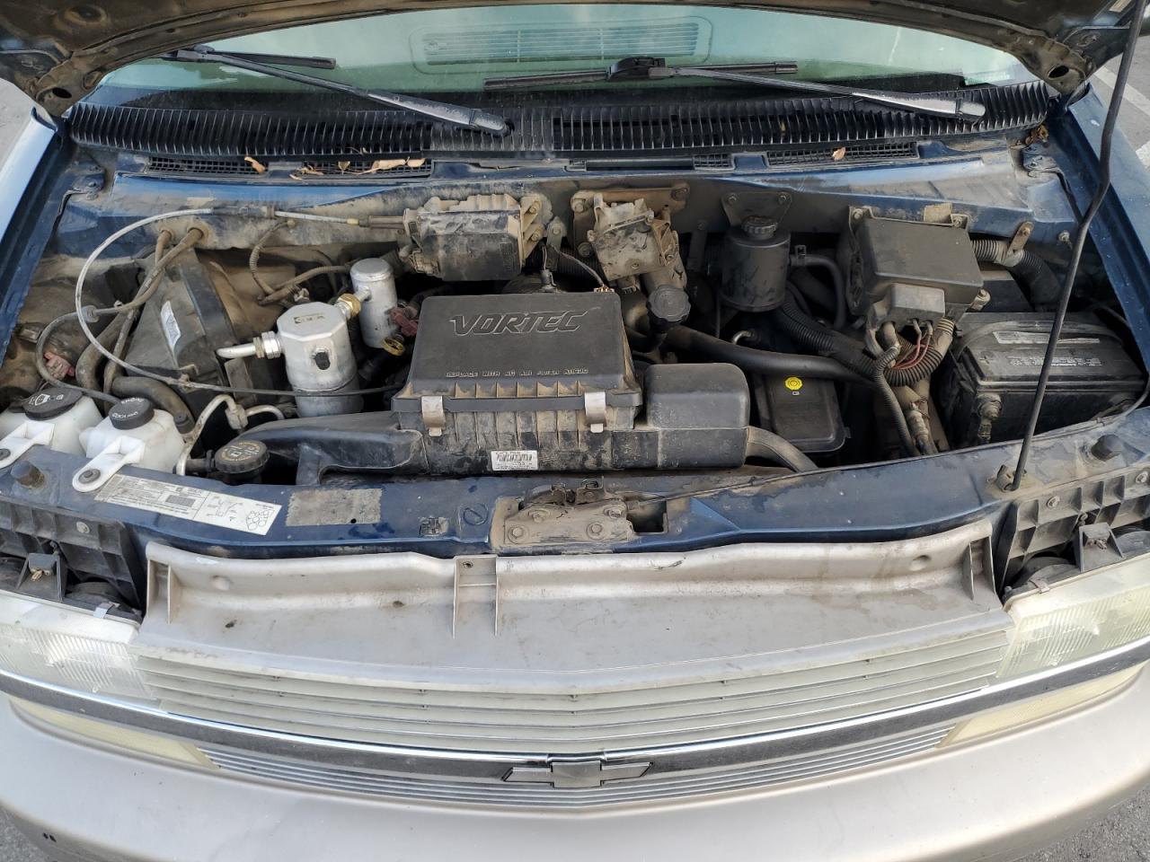 2002 Chevrolet Astro - Image 12