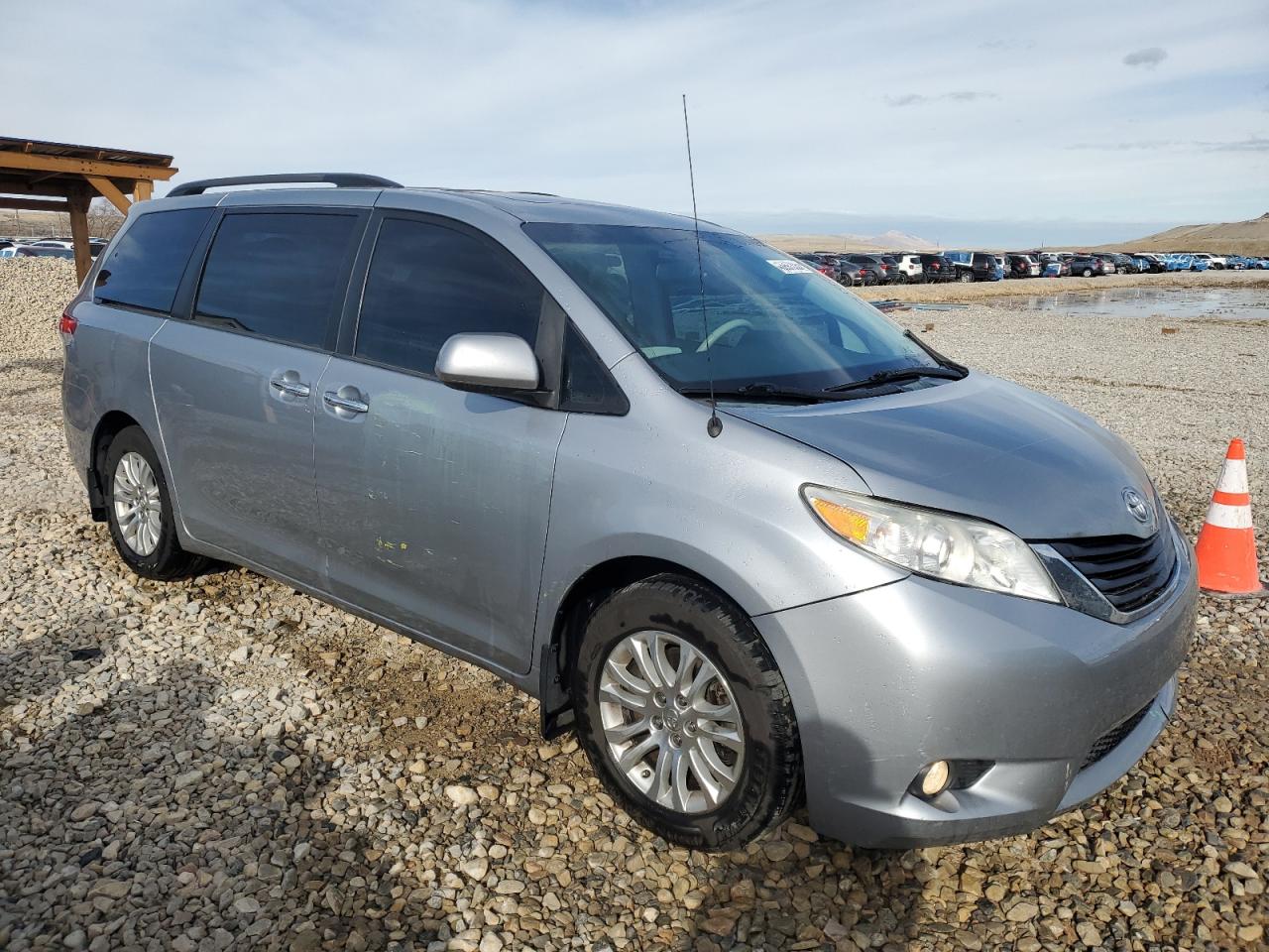 2014 Toyota Sienna - Image 4