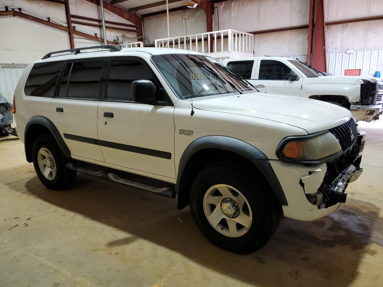 2003 Mitsubishi Montero - Image 4