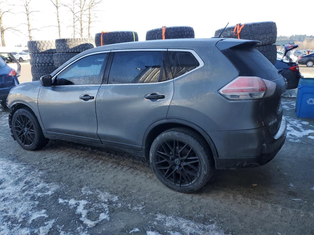 2016 Nissan Rogue - Image 2