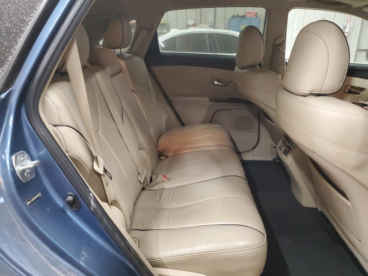 2010 Toyota Venza - Image 11