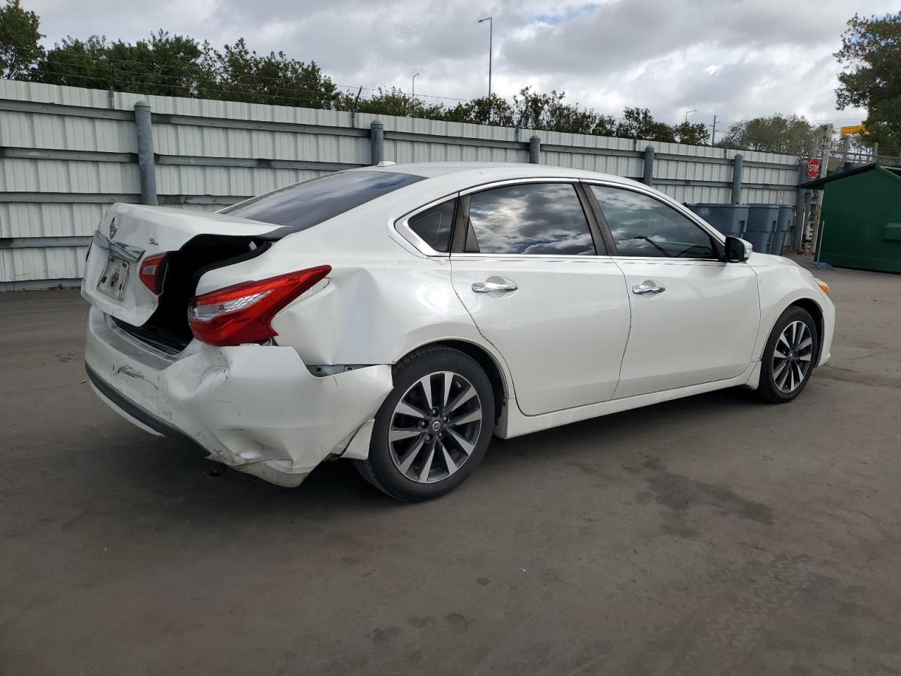 2016 Nissan Altima - Image 3