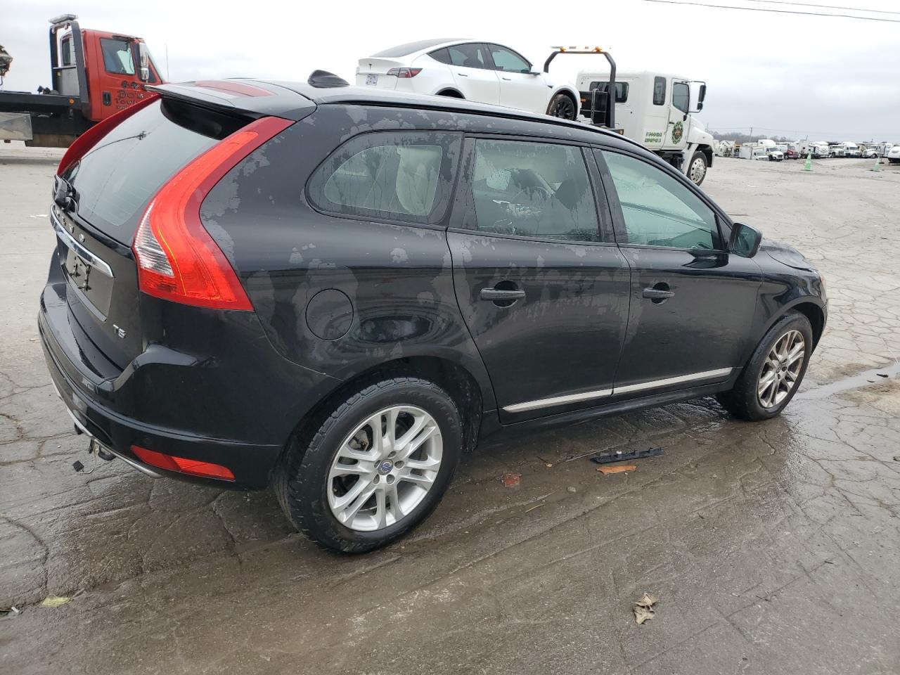 2016 Volvo XC60 - Image 3