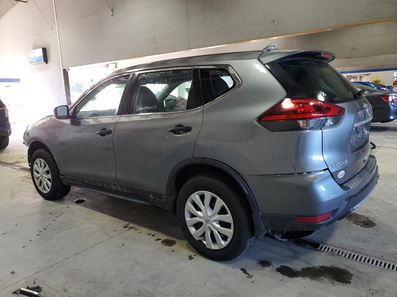 2018 Nissan Rogue - Image 2