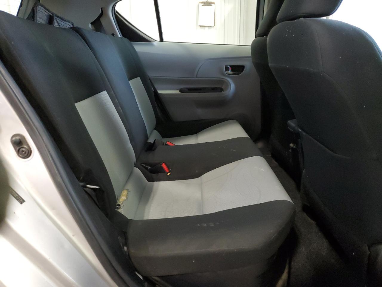 2014 Toyota Prius - Image 11
