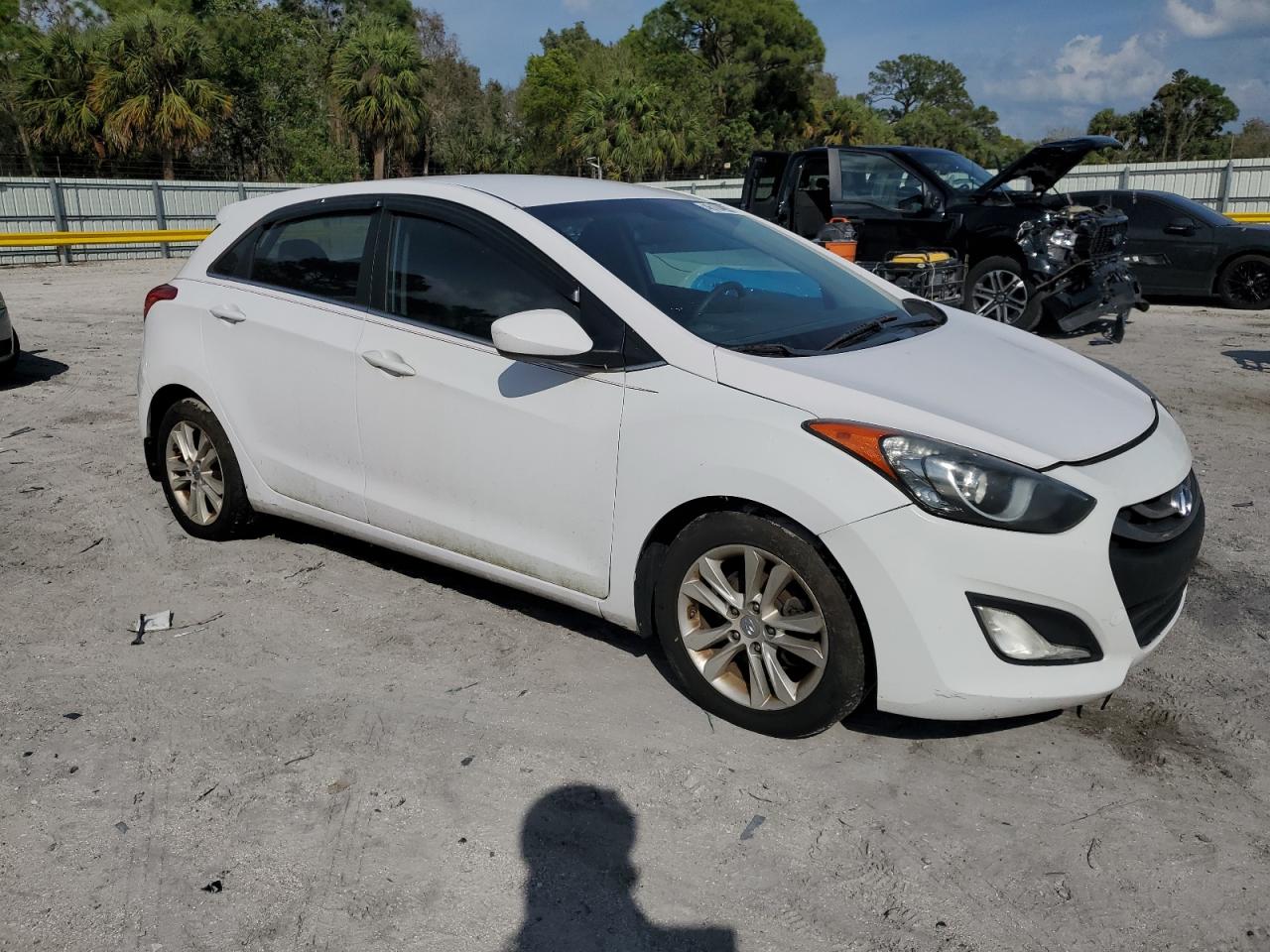 2014 Hyundai Elantra - Image 4