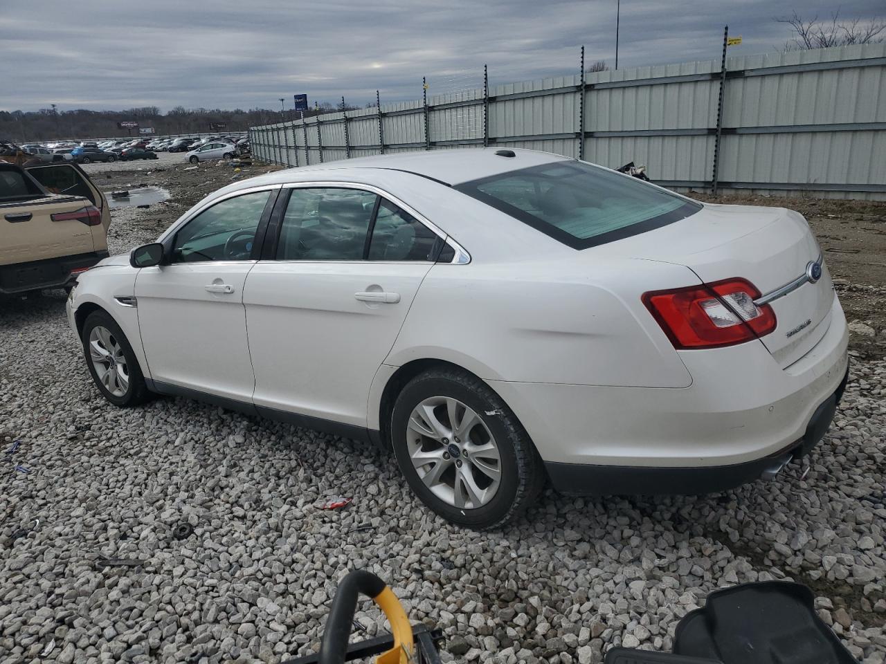 2011 Ford Taurus - Image 2
