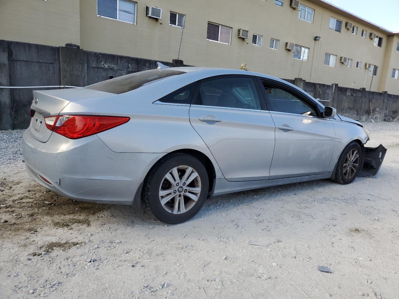 2011 Hyundai Sonata - Image 3