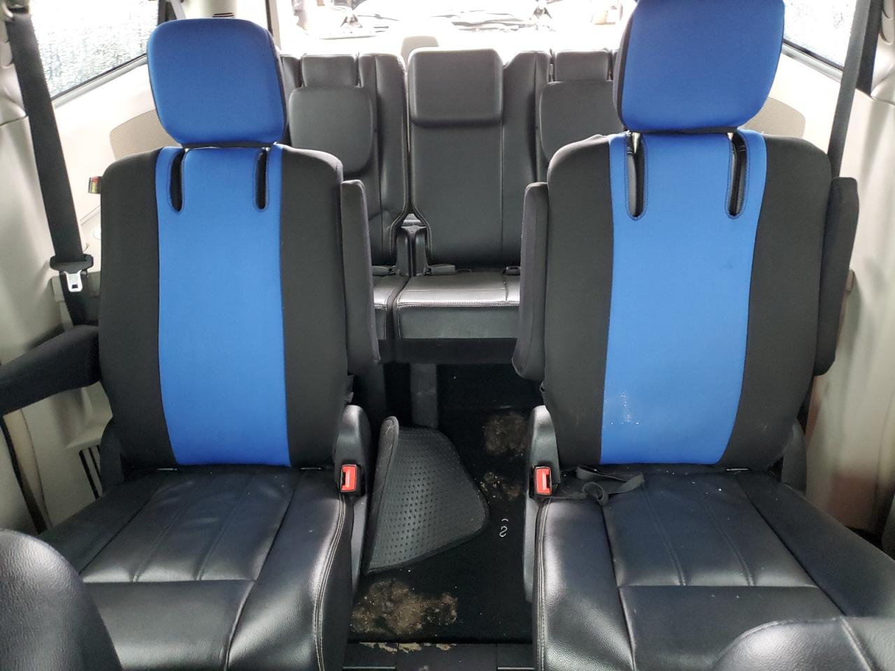 2014 Chrysler Town & Country - Image 10