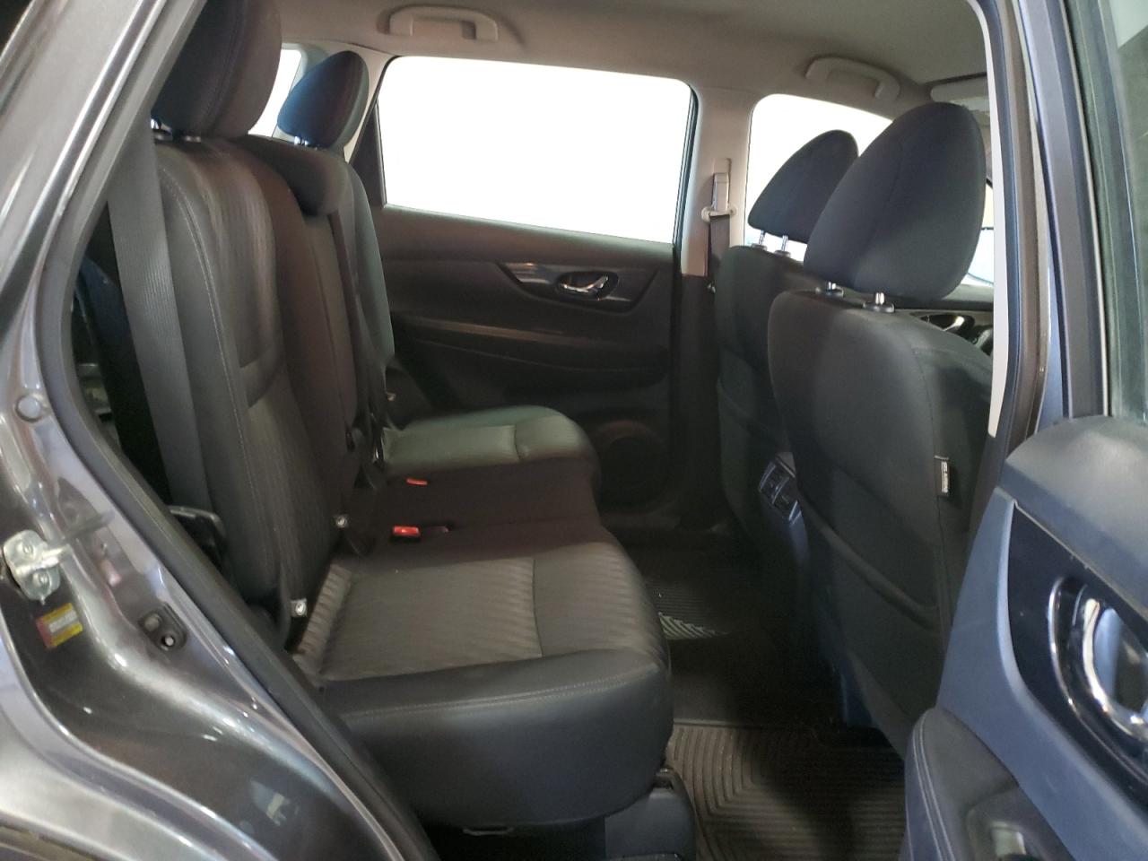 2018 Nissan Rogue - Image 11