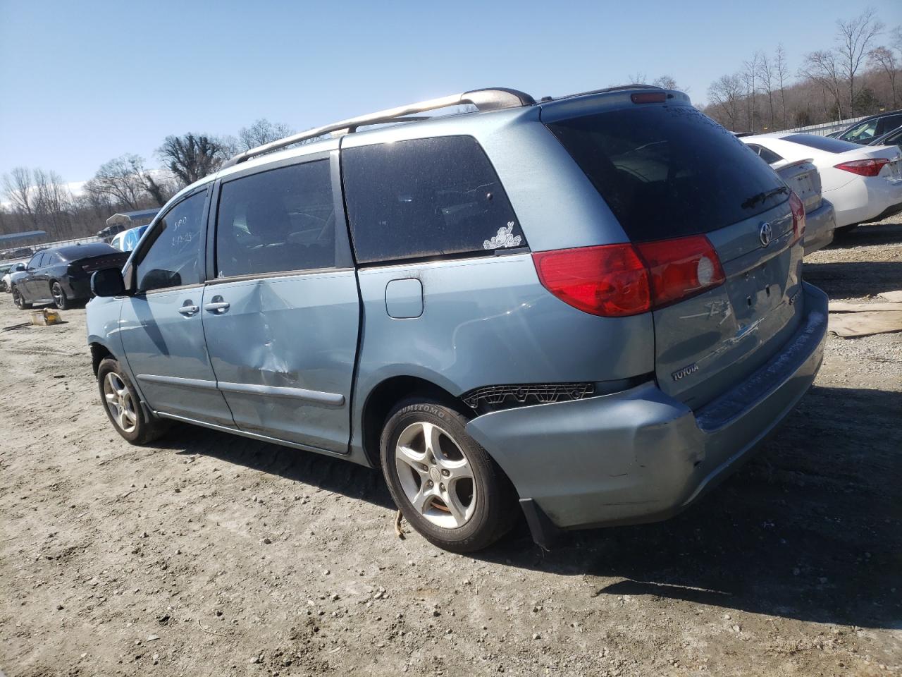 2007 Toyota Sienna - Image 2