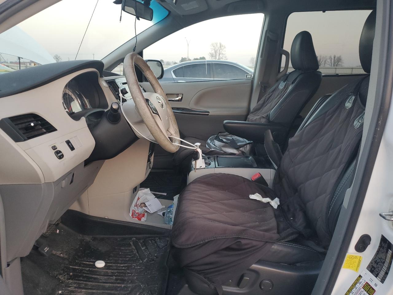 2011 Toyota Sienna - Image 7