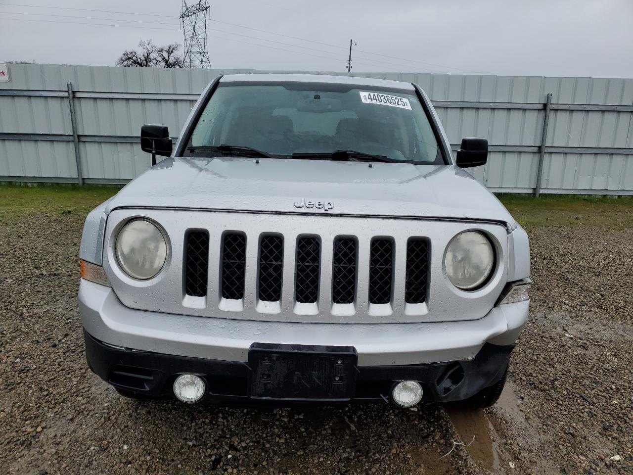 2012 Jeep Liberty (Patriot) - Image 5
