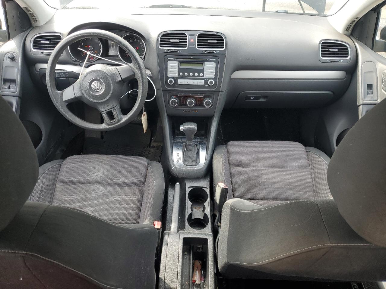 2010 Volkswagen Golf - Image 8