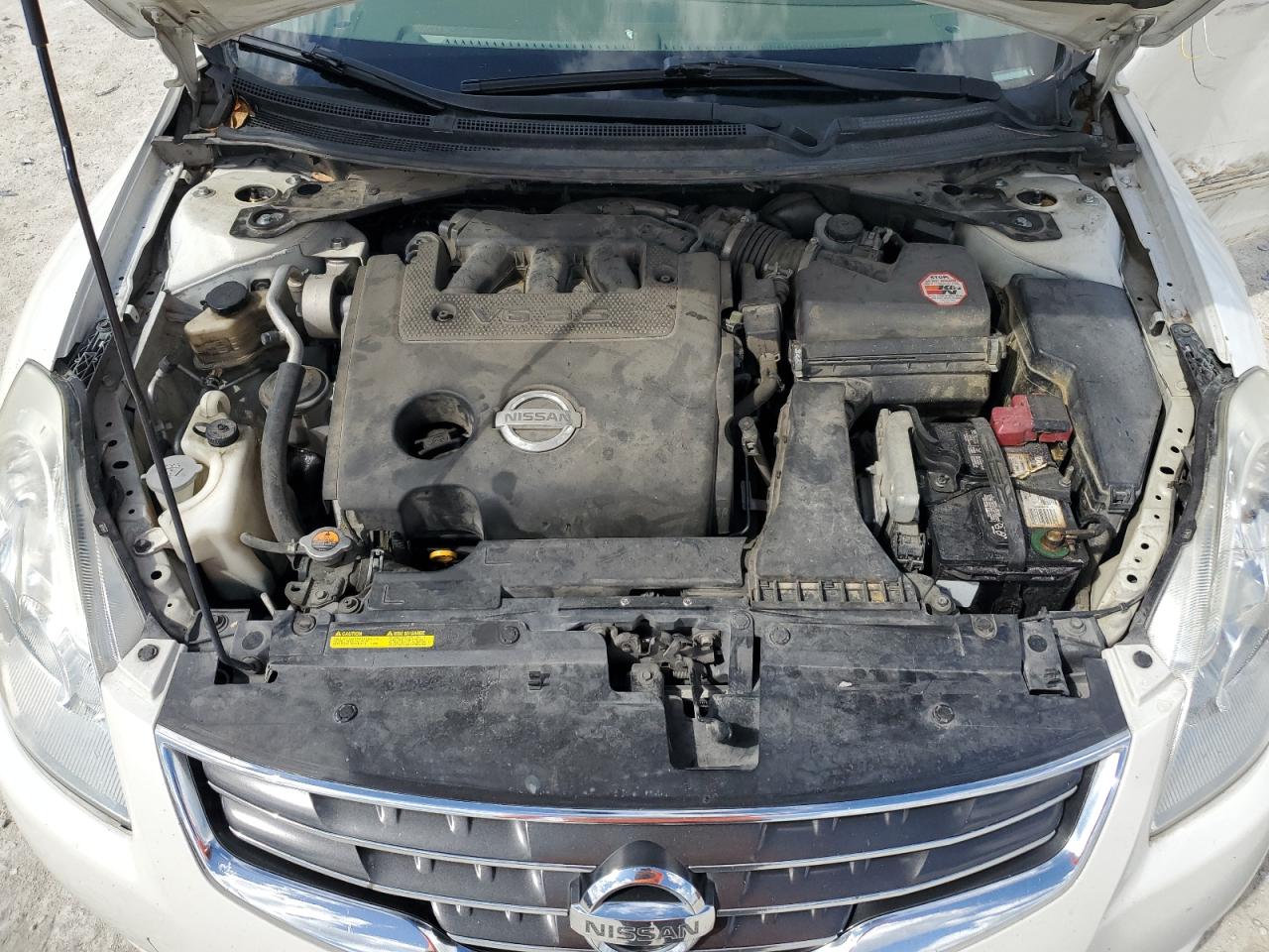 2010 Nissan Altima - Image 11