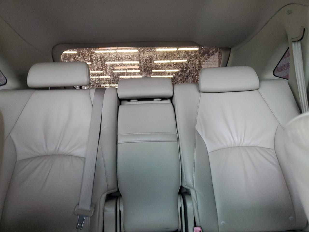 2005 Lexus RX - Image 10