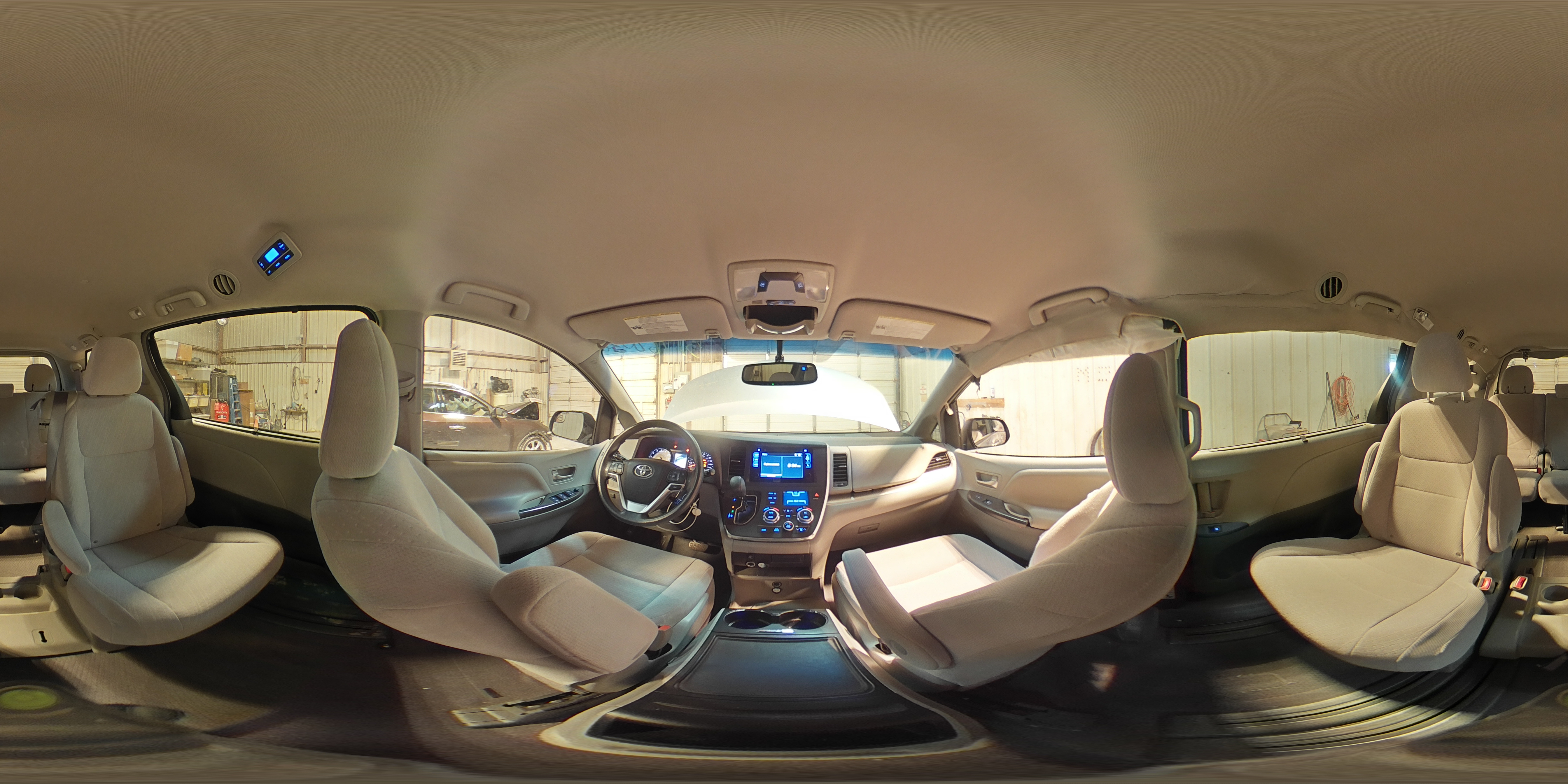 2016 Toyota Sienna - Image 13