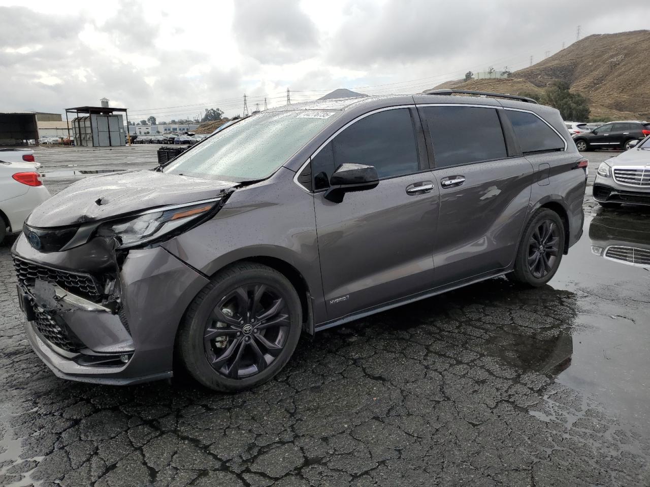 2021 Toyota Sienna - Image 1