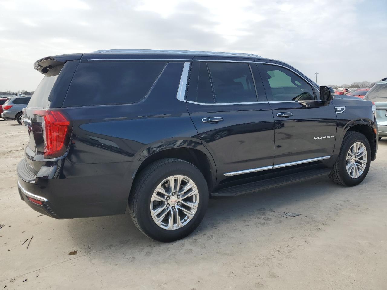 2021 GMC Yukon - Image 3