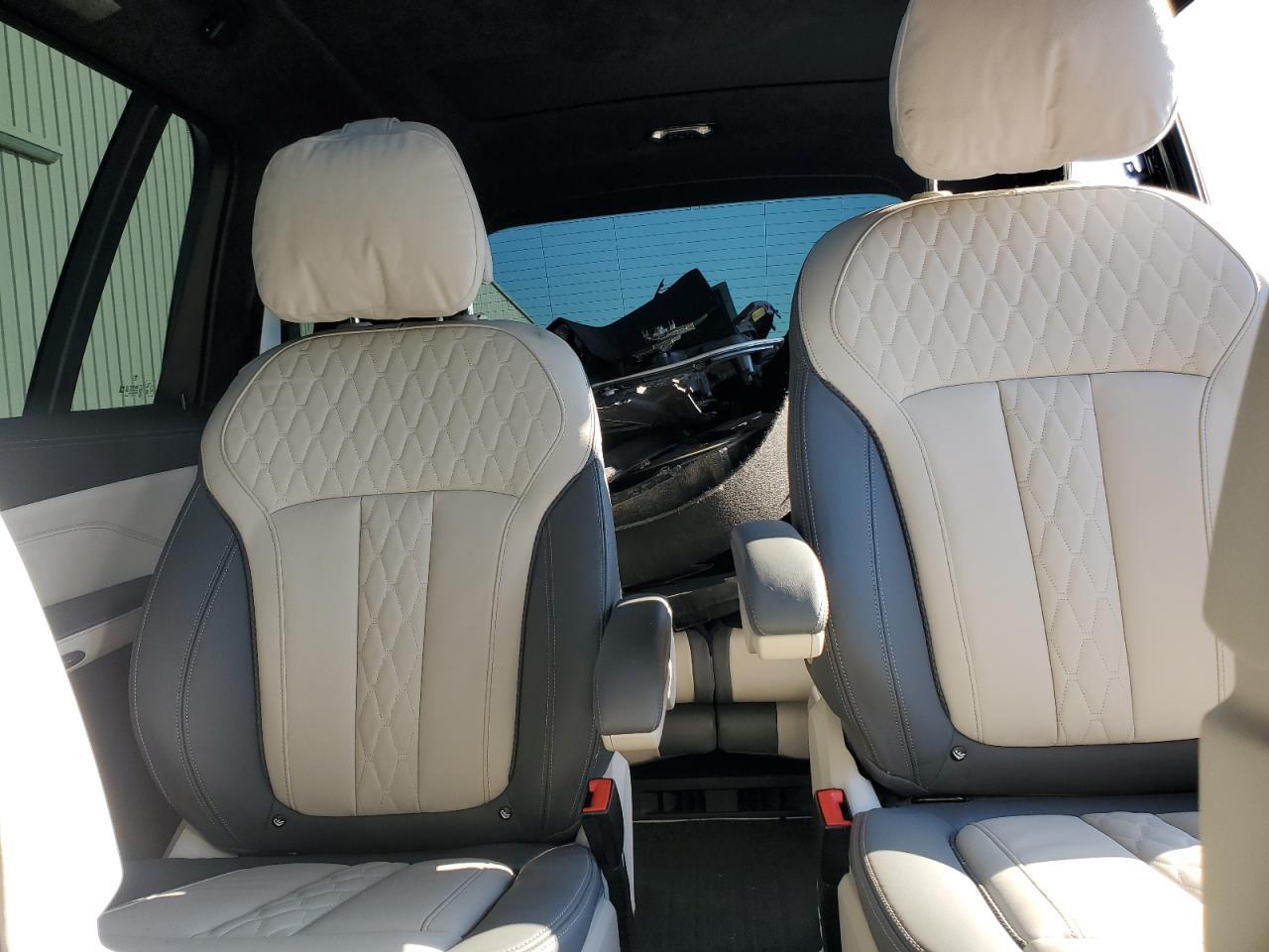 2024 BMW X7 - Image 10