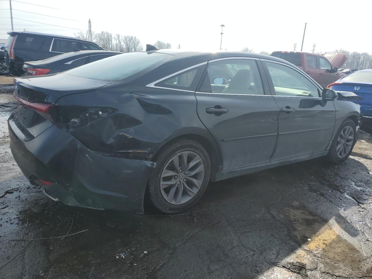 2019 Toyota Avalon - Image 3