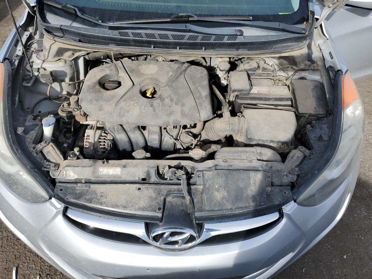 2012 Hyundai Elantra - Image 11