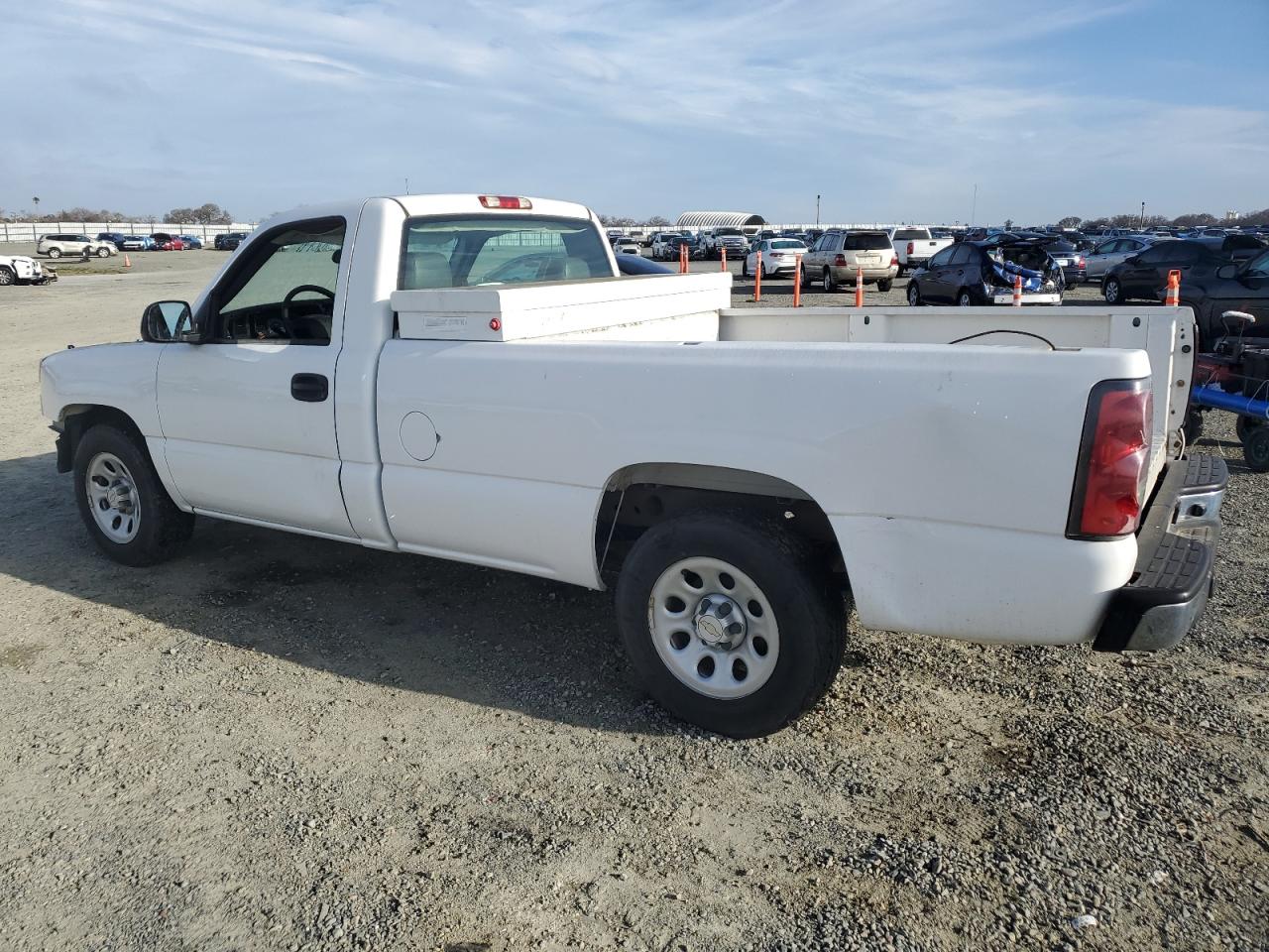 2007 Chevrolet Silverado - Image 2