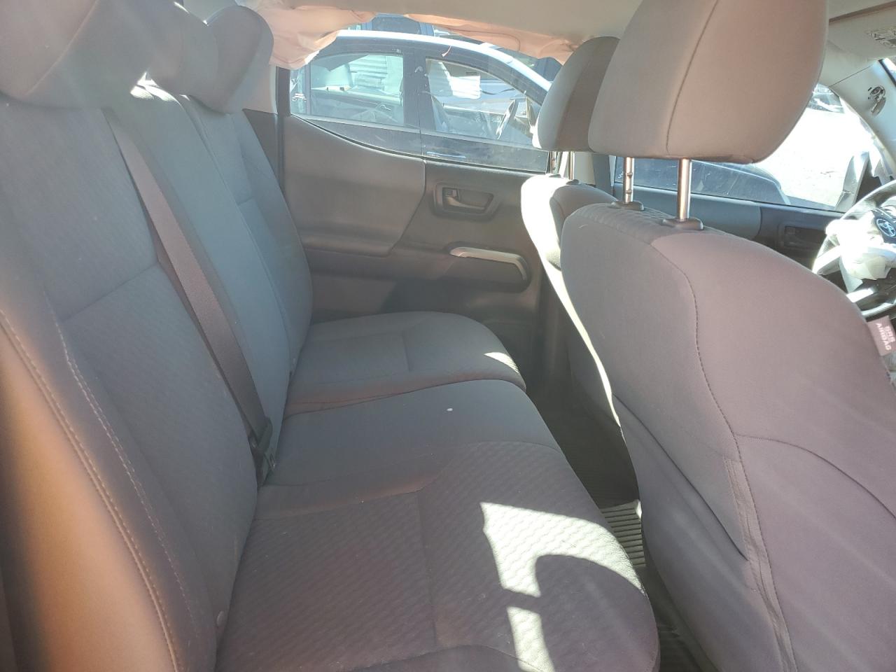 2020 Toyota Tacoma - Image 10