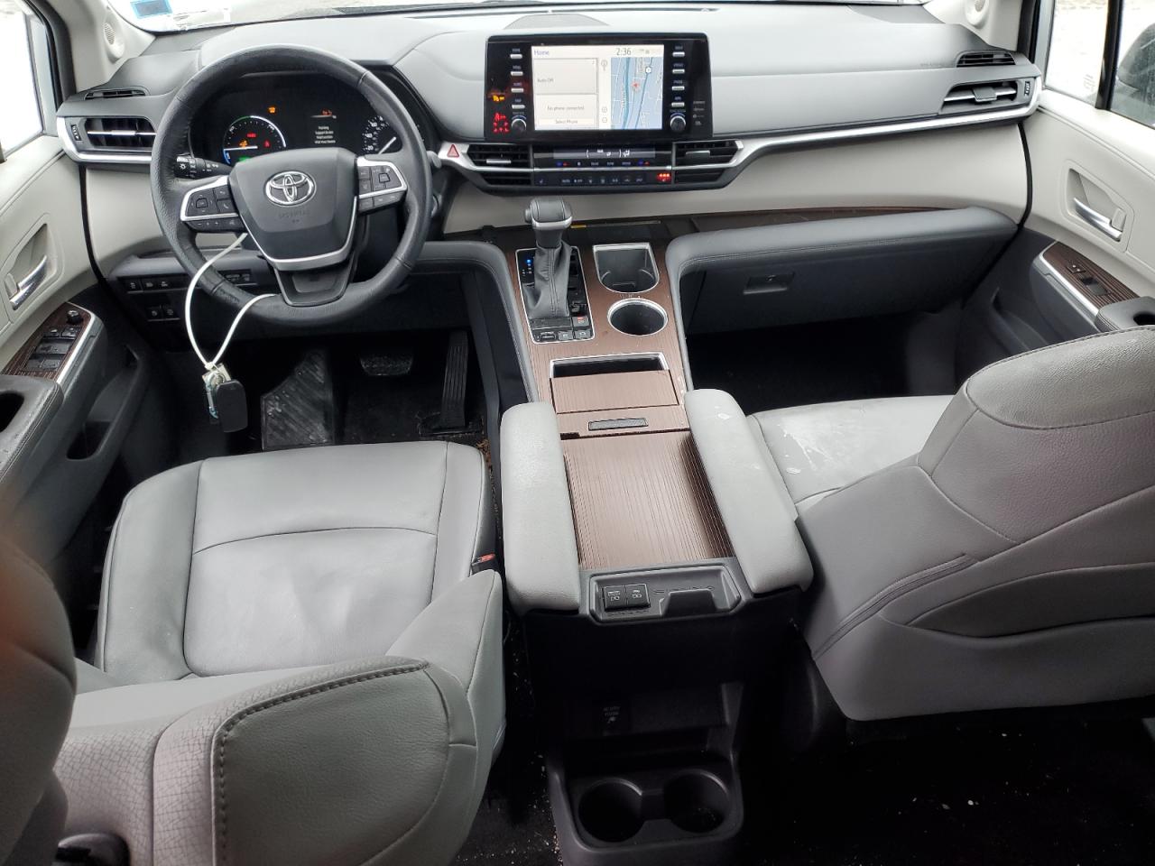2022 Toyota Sienna - Image 8