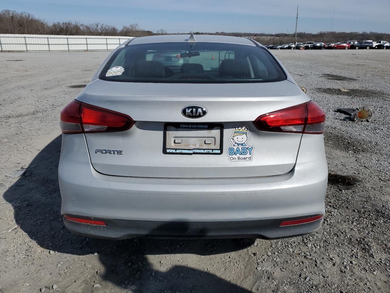 2017 Kia Forte - Image 6