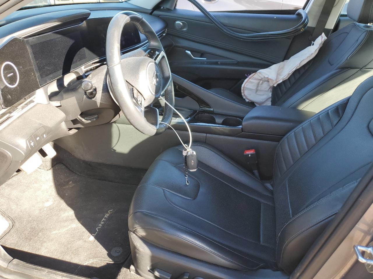 2022 Hyundai Elantra - Image 7