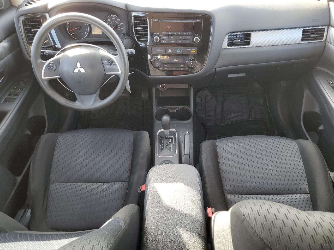 2014 Mitsubishi Outlander - Image 8
