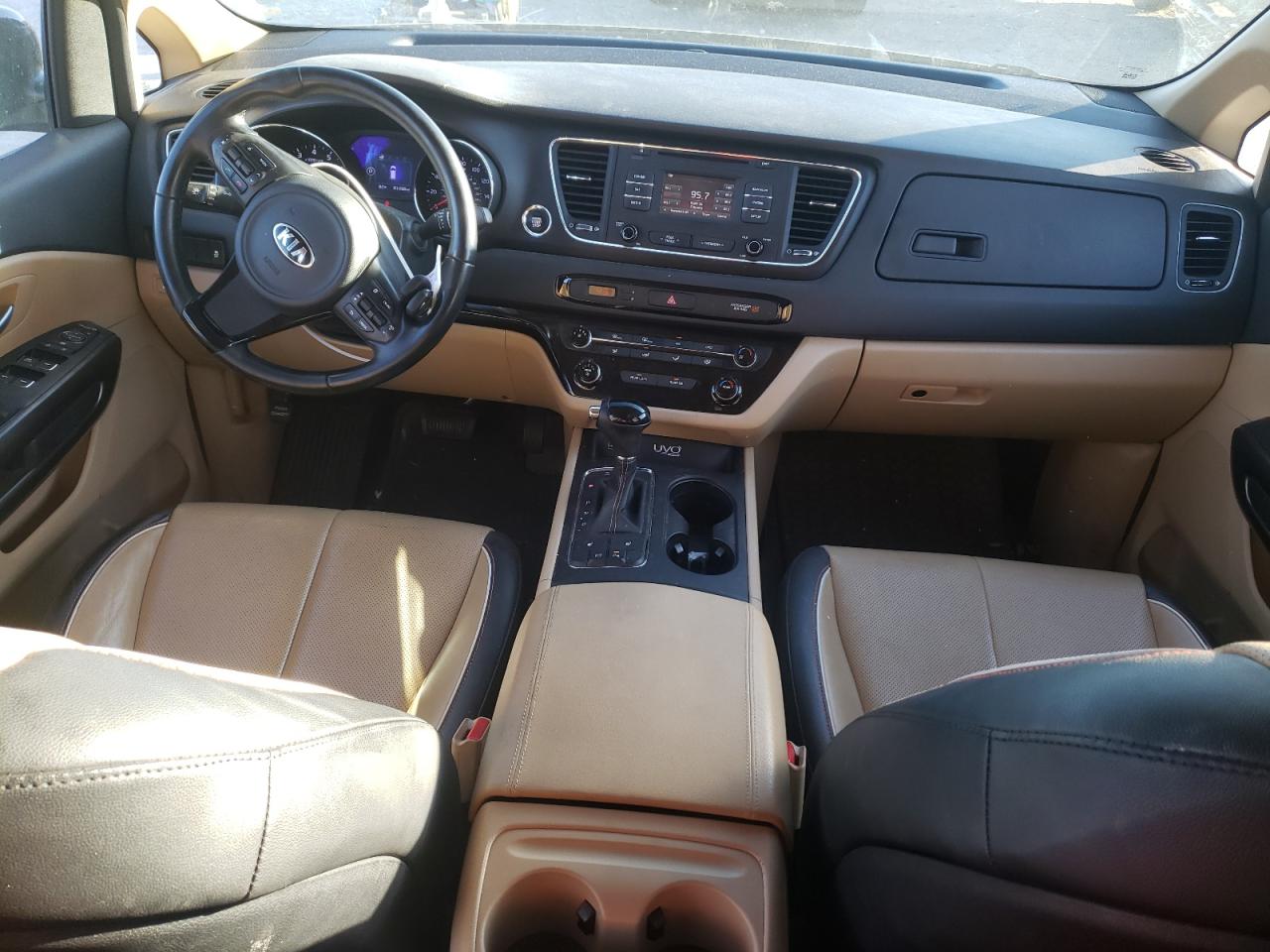 2017 Kia Sedona - Image 8