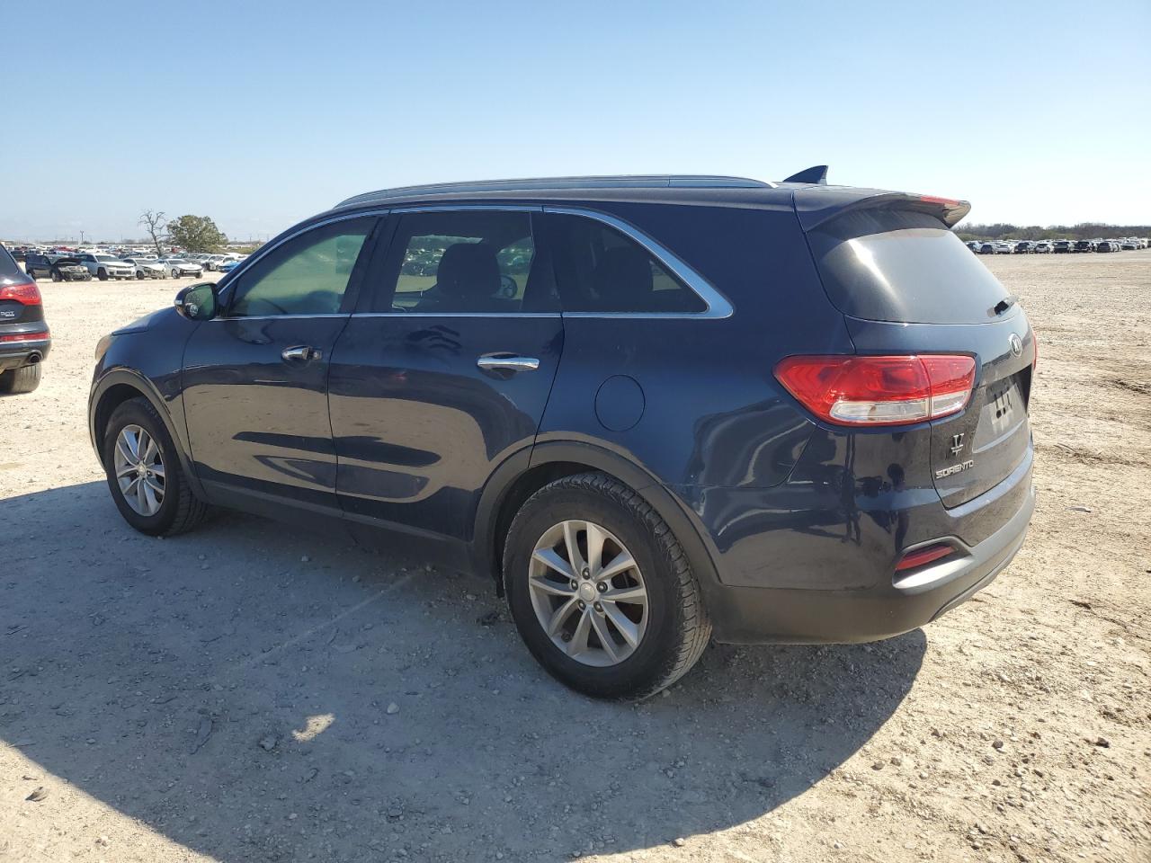 2016 Kia Sorento - Image 2